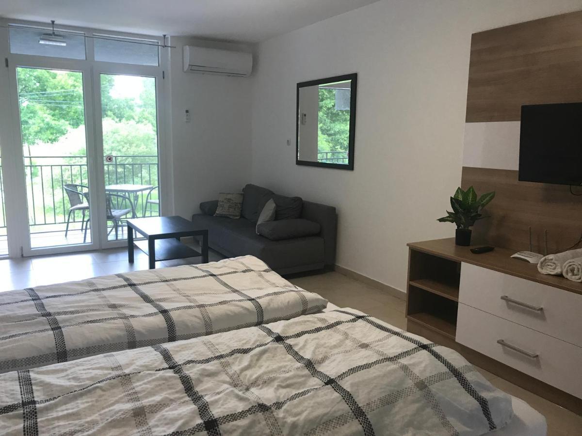 Апартаменты Tisza Gyongye Apartmanhaz Сегед Экстерьер фото